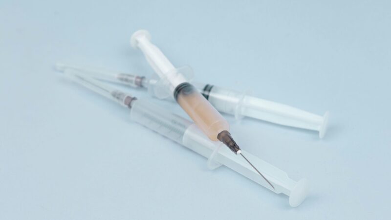 Vaccination needles